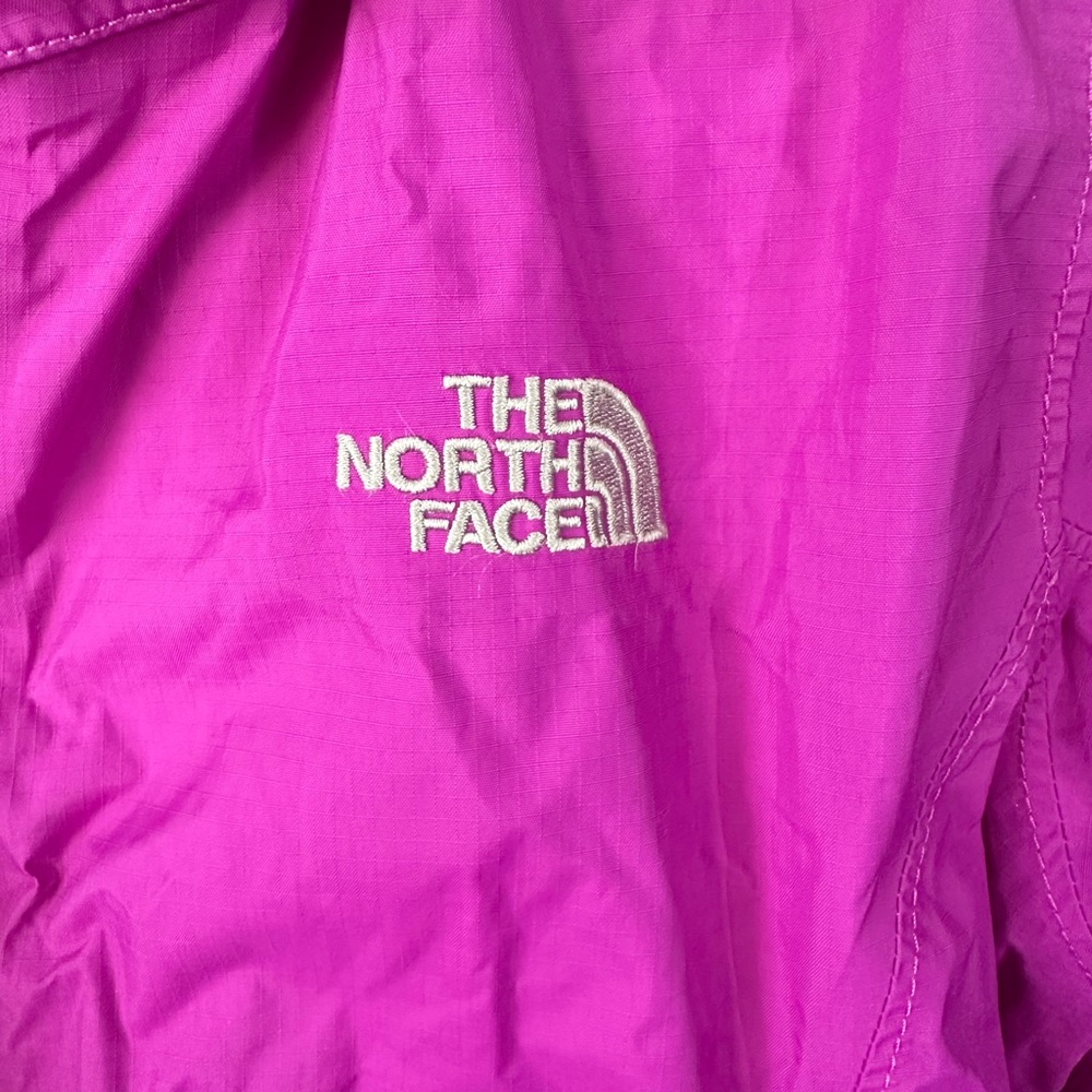 The North Face Women's Magenta Jacket - Picture 5 of 11